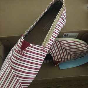 Toms, size 8.5, BNWT